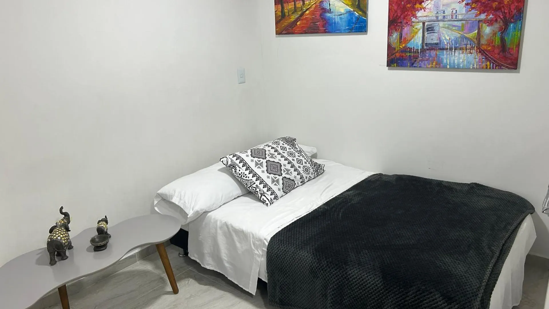 Apartamento En Zona Centrica Campo Valdes Medellin Colombia