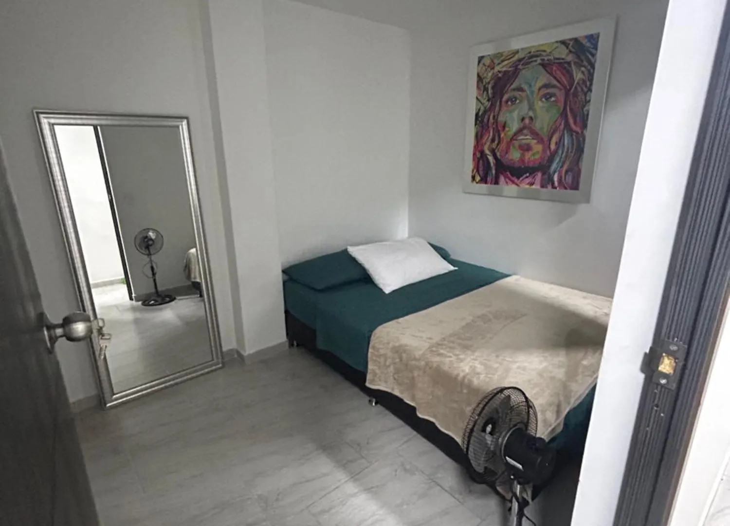 Apartamento En Zona Centrica Campo Valdes Medellin 0*,