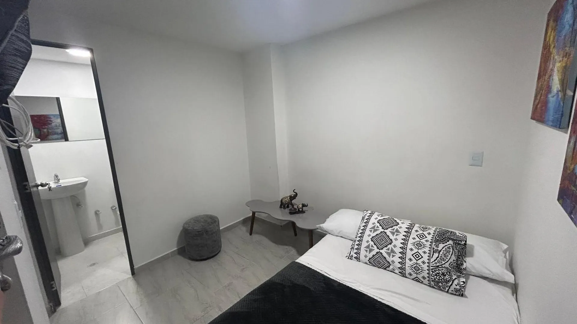 Apartamento En Zona Centrica Campo Valdes Medellin Colombia